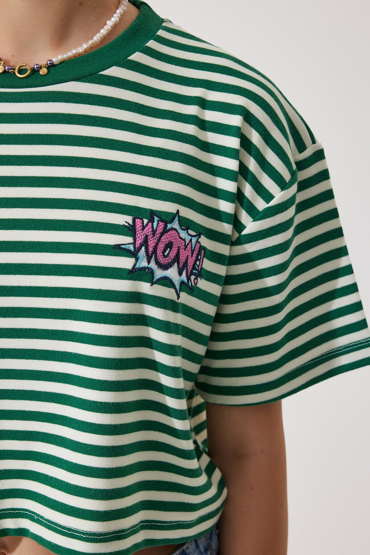 Nakış Detaylı Çizgili %100 Pamuk Crop Örme T-shirt YEŞİL LCR0005