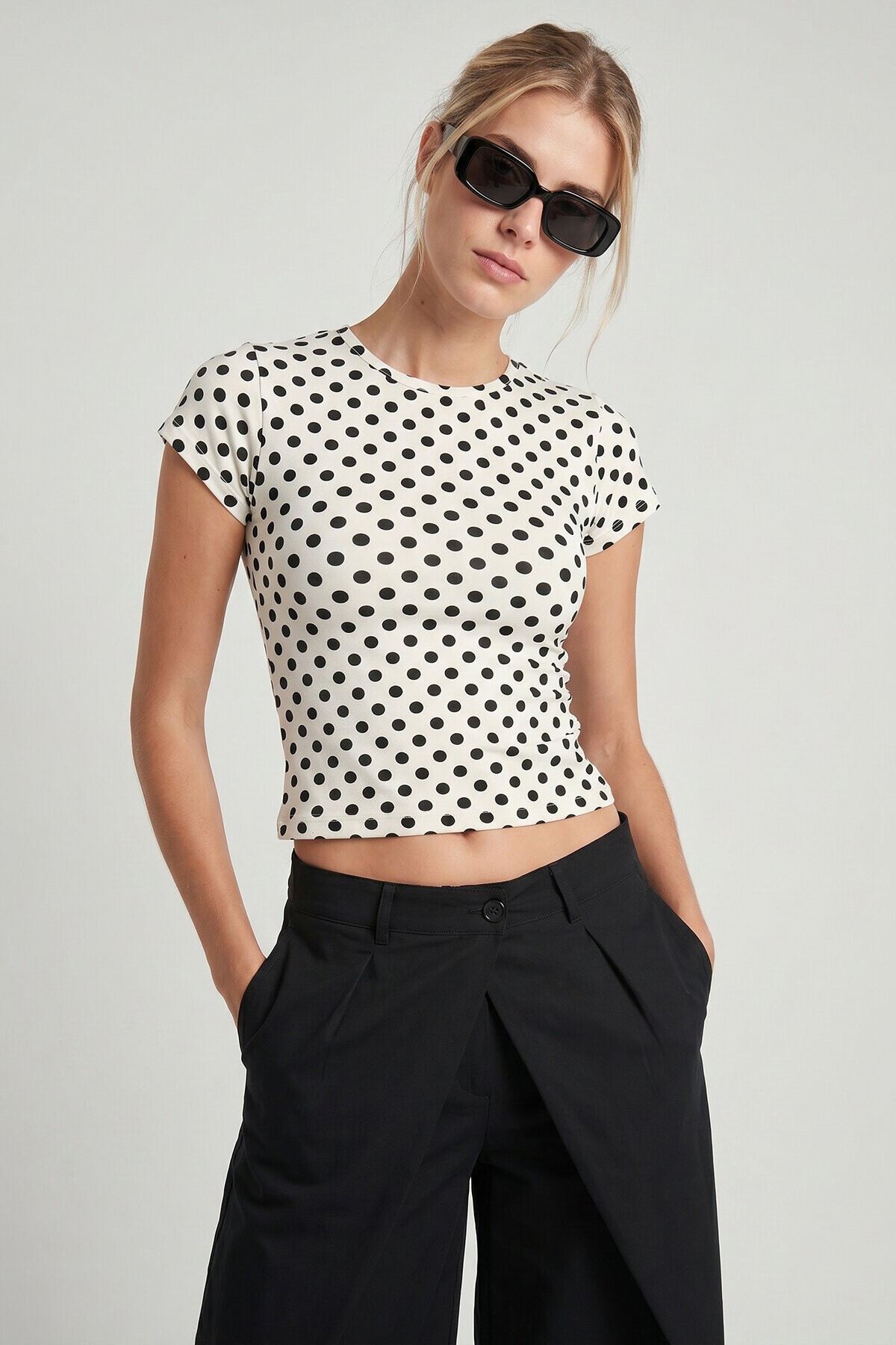 Puantiye Desenli Polyamid T-shirt BEYAZ LZV0083