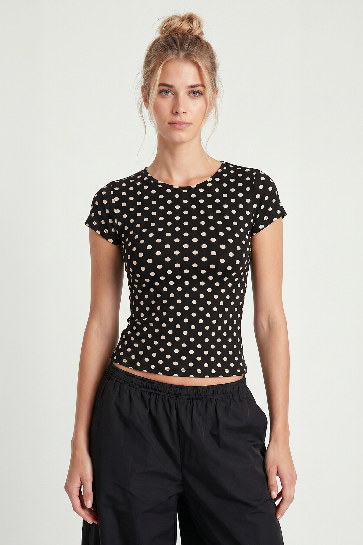 Puantiye Desenli Polyamid T-shirt SİYAH LZV0083