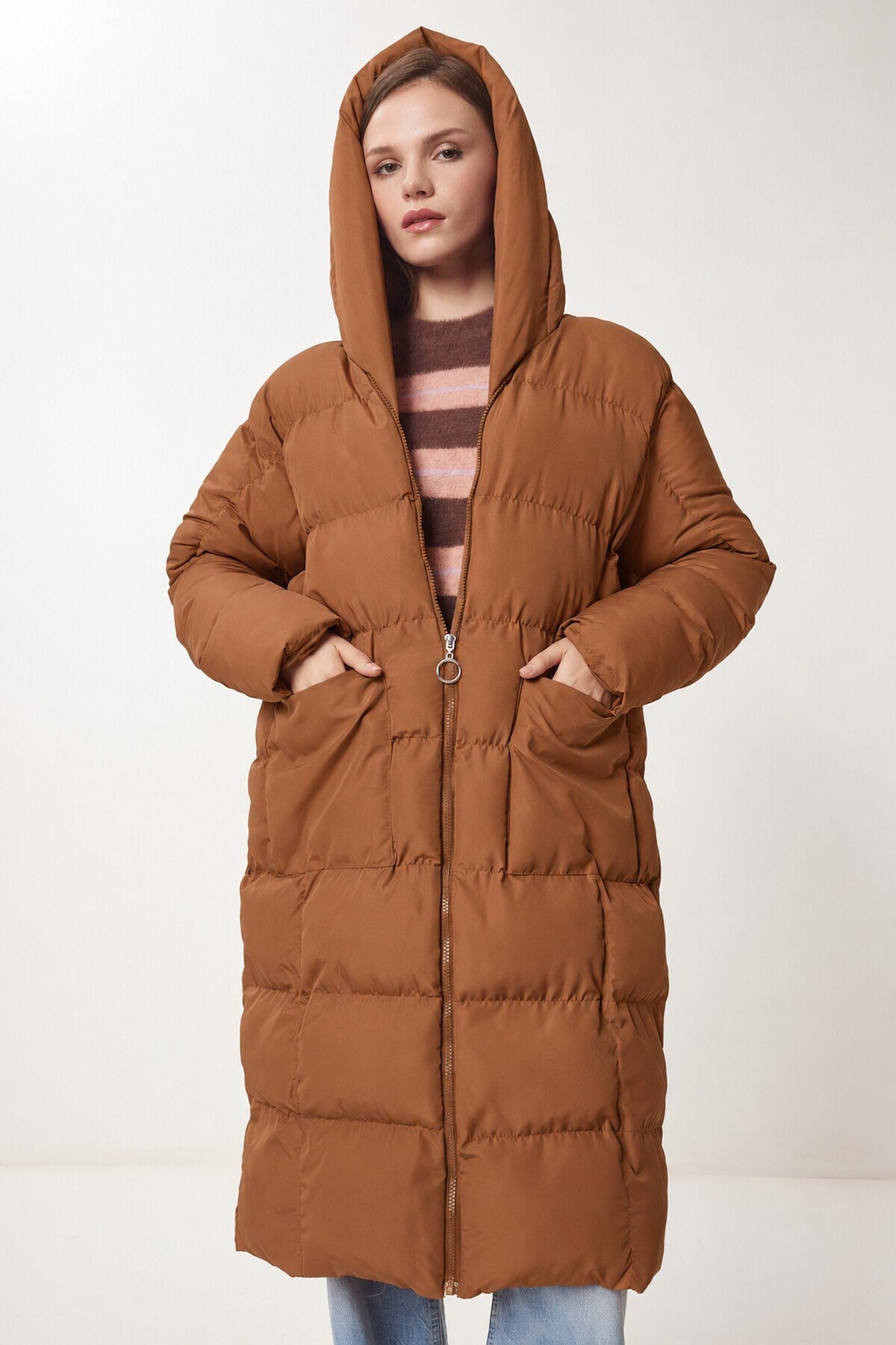Kapüşonlu Oversize Uzun Şişme Kaban TABA LNT0001