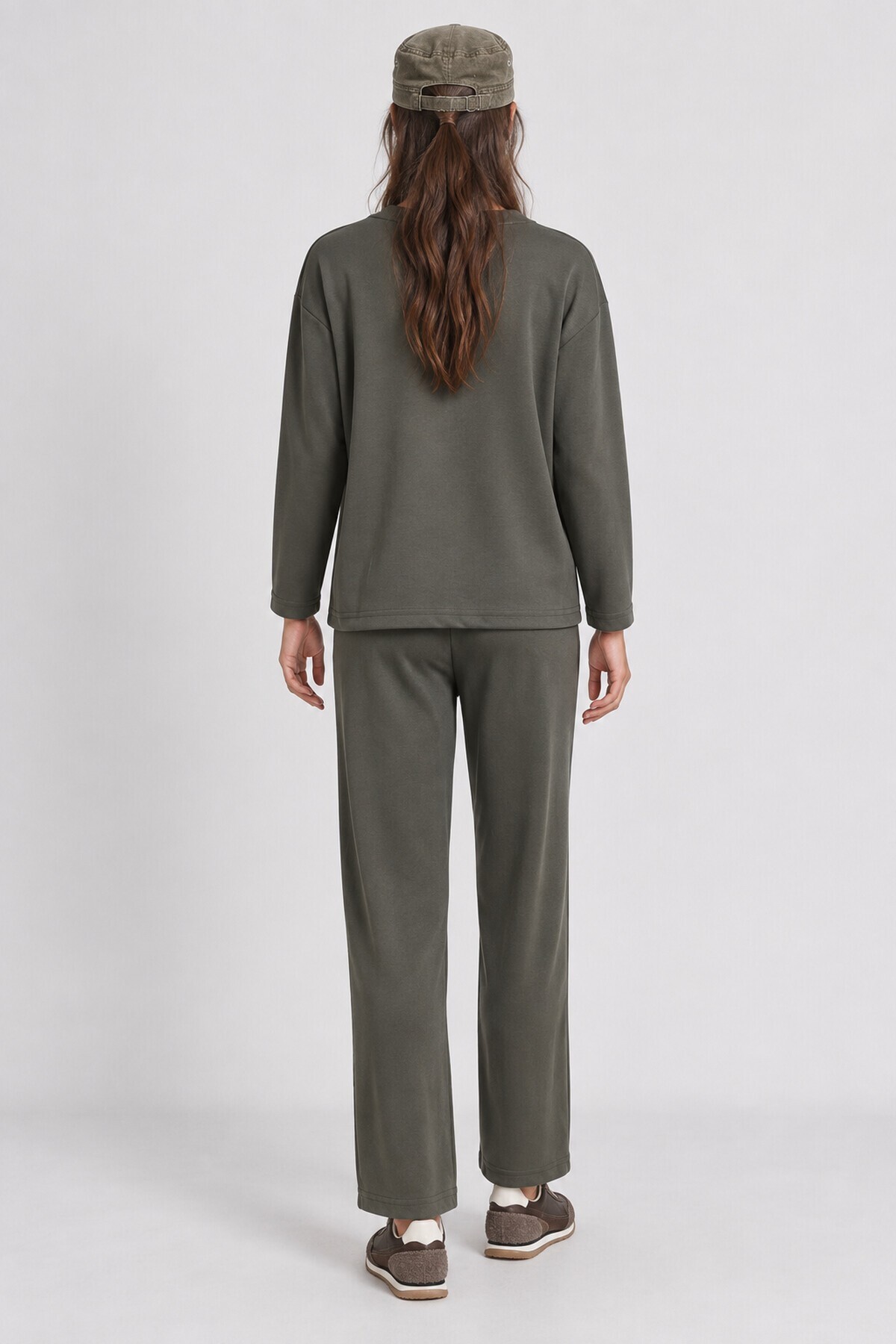 Rahat Esnek V Yaka Modal Takım HAKİ LRN0076