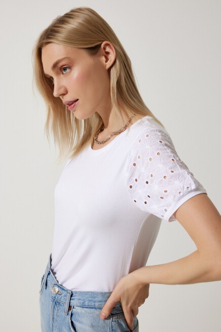 Güpür Kollu Pamuklu Basic Örme T-shirt BEYAZ LVF0001