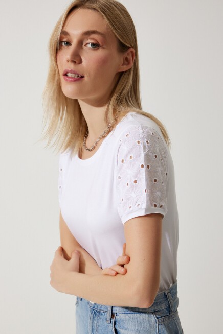 Güpür Kollu Pamuklu Basic Örme T-shirt BEYAZ LVF0001