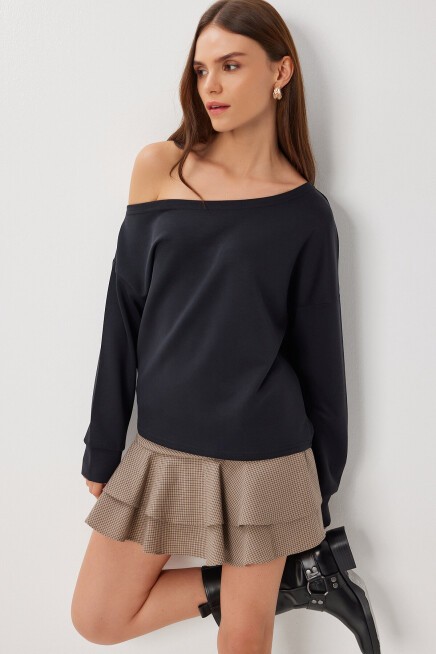 Açık Omuzlu Yumuşak Modal Sweatshirt SİYAH LUB0252