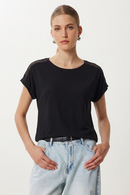 Güpür Detaylı Viskon T-shirt SİYAH LRN0006
