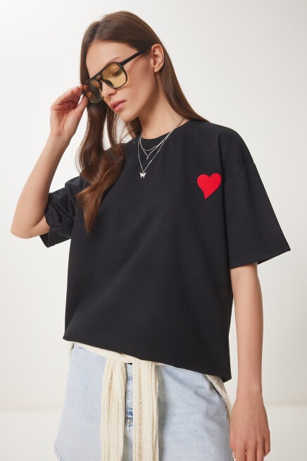 Kalp Nakışlı Örme T-shirt SİYAH LZV0018