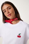 Kiraz Nakışlı Pamuklu Örme T-shirt BEYAZ LAN0033