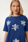 Çiçek İşlemeli Yırtmaçlı Örme T-shirt LACİVERT LMP0010